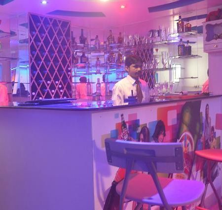 Hotel Amit Inn ปัฏนา ภายนอก รูปภาพ