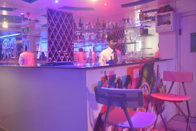 Hotel Amit Inn ปัฏนา ภายนอก รูปภาพ