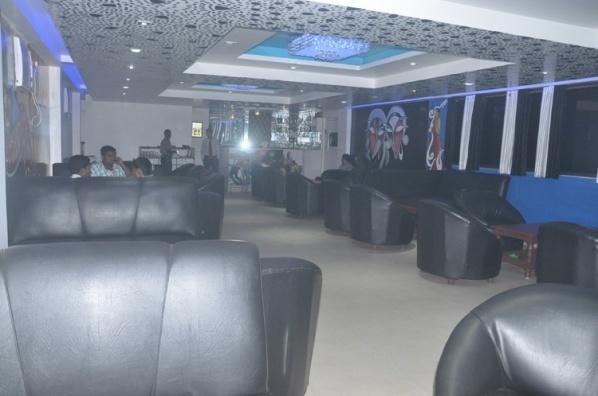 Hotel Amit Inn ปัฏนา ภายนอก รูปภาพ